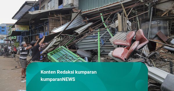 Bus TransJ Tabrak Ruko di Pasar Manggis Jaksel, Transjakarta Minta Maaf