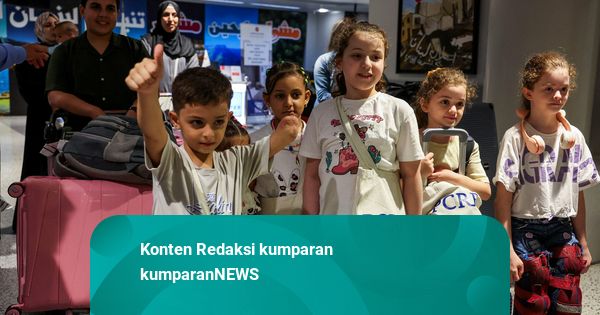 Foto: Anak-anak Gaza Dievakuasi ke Luar Negeri untuk Mendapatkan Pengobatan