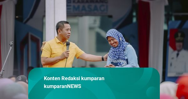 Momen Guru SD di Karawang Dapat Hadiah Umrah dari Bupati Aep Syaepuloh