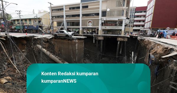 Foto: Sinkhole Sedalam 50 Meter Muncul di Jalanan Kota Bangkok, Thailand