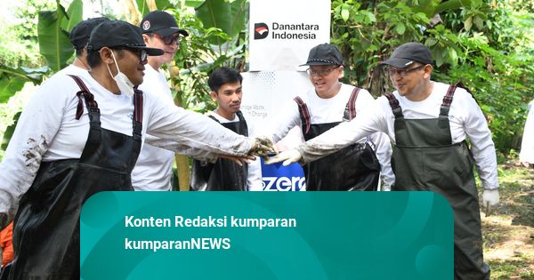 Gandeng Pandawara Group, Telkom Gelar River Clean Up di Sungai Cioray Bandung