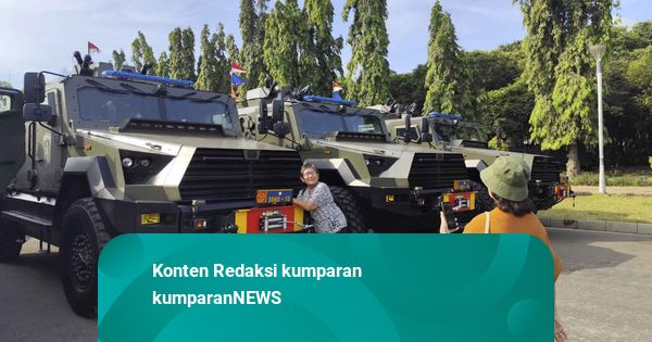 Emak-emak-Siswa SMK Serbu Monas, Penasaran Melihat Persiapan HUT Ke-80 TNI