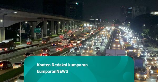 Polisi soal Mobil Tabrak Pembatas Tol Dalkot Cawang: Sopir Tidak Hati-hati