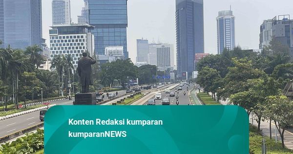 Mobil X-Trail Hangus Terbakar di Jalan Jenderal Sudirman