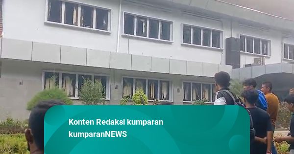 Kantor PT Timah Rusak Imbas Demo: Pagar Roboh, Kaca Pecah