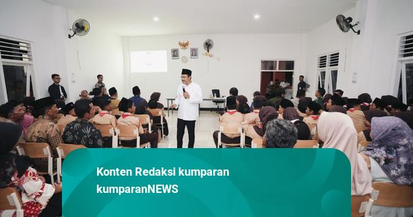 Gus Ipul Disambut Puisi-Pidato Bahasa Inggris Siswa Sekolah Rakyat di Mojokerto