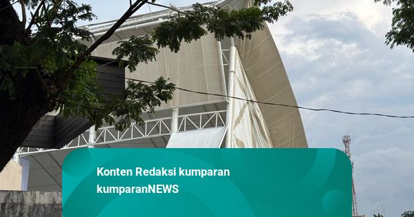 Lapangan Padel di Jakbar Ambruk, Walkot Sebut Hujan-Angin Jadi Penyebabnya