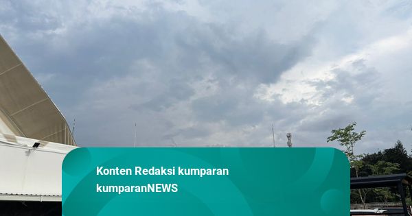 Atap Lapangan Padel di Jakbar Ambruk