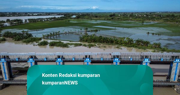 Foto: Debit Air Tinggi, Bendungan Wilalung di Kudus Berstatus Awas