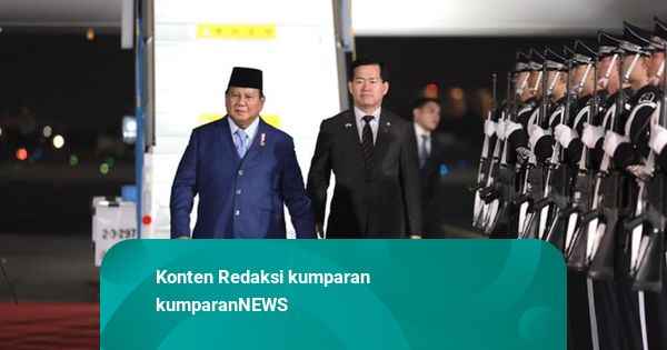 Prabowo Tiba di Korsel untuk Hadiri KTT APEC, Kenakan Jas dan Peci Hitam