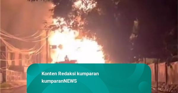 Truk BBM Terguling lalu Terbakar di Cianjur: Pos Polisi-Sejumlah Kendaraan Ludes