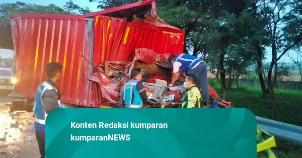Kecelakaan Truk Tol Japek: Diduga Sopir Ngantuk, Kernet Tewas