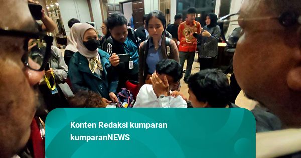 Tangis Keluarga Farhan dan Reno Pecah di RS Polri Kramat Jati
