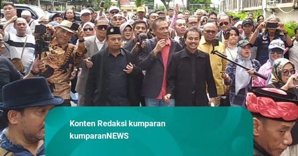 Serba-serbi Roy Suryo Dkk Diperiksa Sebagai Tersangka Kasus Tuduhan Ijazah Palsu