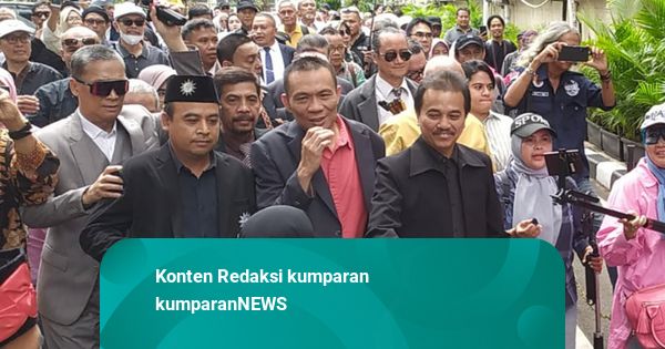 Diperiksa Hampir 10 Jam Terkait Tudingan Ijazah Palsu, Roy Suryo Dkk Tak Ditahan