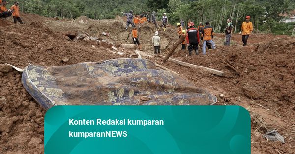 Foto: Pencarian 20 Korban Hilang Longsor di Cilacap Terkendala Cuaca