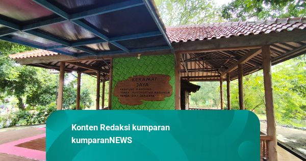 Melihat Makam Keramat di Tengah Taman Margasatwa Ragunan