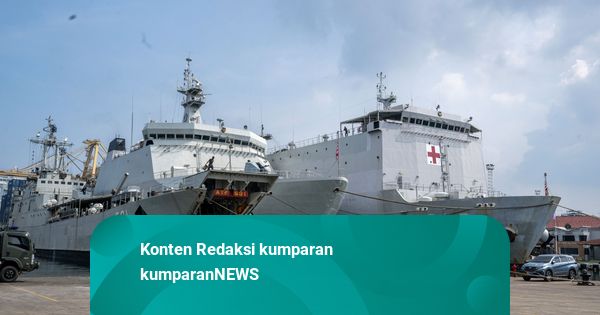 Foto: 5 Kapal TNI AL Berlayar ke Sumatera Bawa Bantuan Buat Korban Bencana