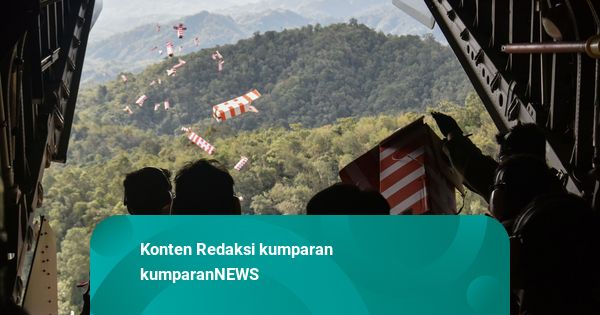 Foto: Bantuan untuk Wilayah Terisolir di Tapanuli Utara Diterjunkan Lewat Udara