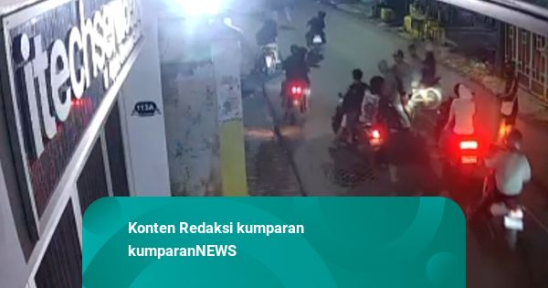 Pria di Surabaya Dihajar Puluhan Remaja, Motornya Dirampas