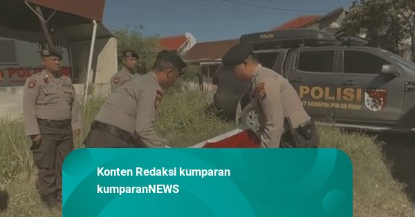 Reno, Anjing K9 Polda Riau yang Gugur dalam Tugas Dimakamkan secara Kedinasan