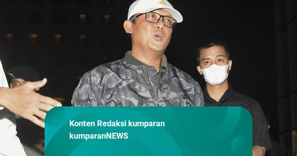 Foto: Terjaring OTT, Bupati Lampung Tengah Tiba di KPK