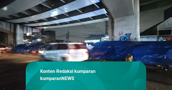 Warga Resah Sampah di Bawah Flyover Ciputat, Baunya Menyengat
