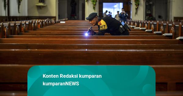 Foto: Sterilisasi Gereja Jelang Natal di Berbagai Daerah