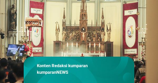 Foto: Kekhidmatan Ibadah Misa Natal di Berbagai Daerah