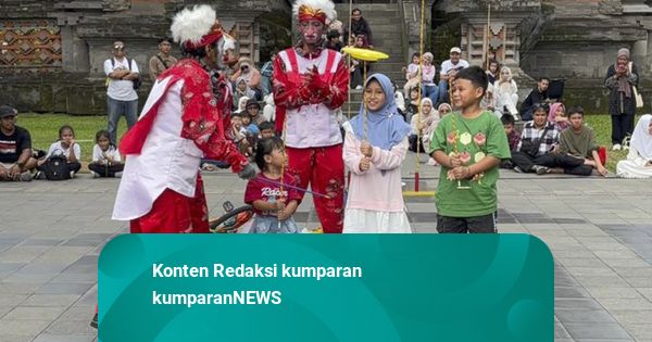 Trio Badut Hibur Pengunjung TMII di Nataru: Kita Bahagia Lihat Orang Bahagia