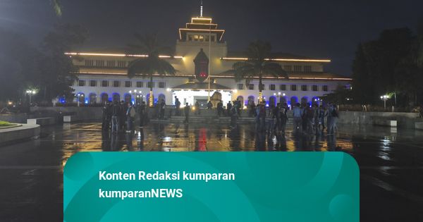 Melihat Wisata Malam di Gedung Sate, Tempat Favorit Warga Swafoto