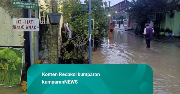 Ratusan Rumah di Semarang Terendam Banjir Imbas Tanggul Kali Plumbon Jebol