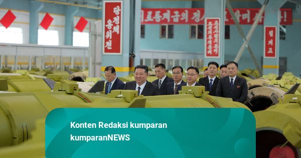 Foto: Kim Jong-un Cek Pabrik Rudal Korut