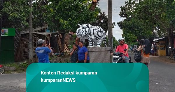 Berkah di Balik Patung Macan Putih di Kediri