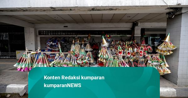 Foto: Menjemput Rupiah Lewat Terompet Jelang Tahun Baru