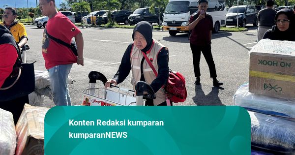 Semangatkan Pengungsi di Agam Pulihkan Ekonomi, Risma Tawarkan Ternak Ayam