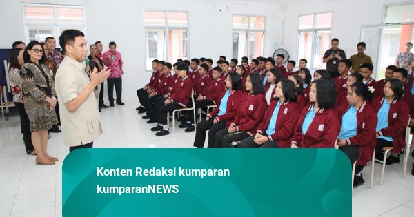 Wamendagri Wiyagus Datangi Sekolah Rakyat Minahasa, Tekankan Semangat Belajar