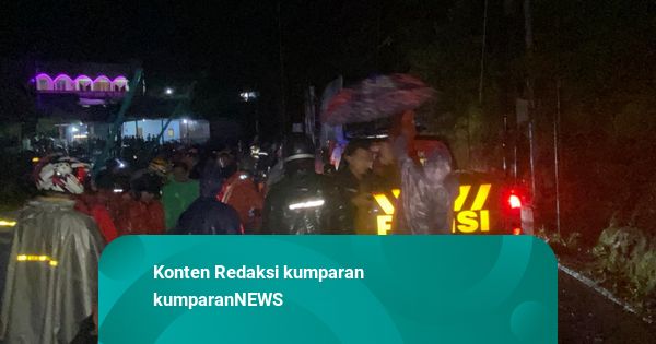 Longsor di Colo Kudus, 2 Mobil Masuk Jurang Terbawa Material Longsoran