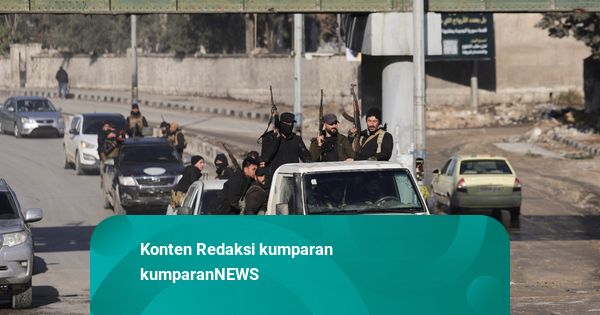 Foto: Militer Suriah Patroli Bawa Senjata Usai Kuasai Sheikh Maksoud