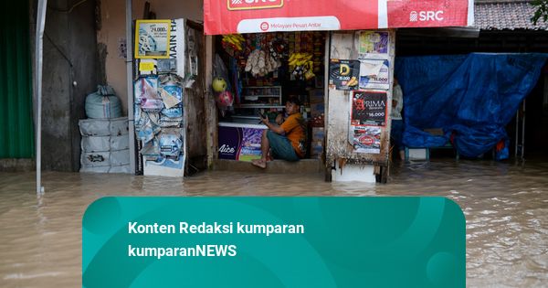 Foto: Banjir Rendam Rumah dan Fasilitas Umum di Serang