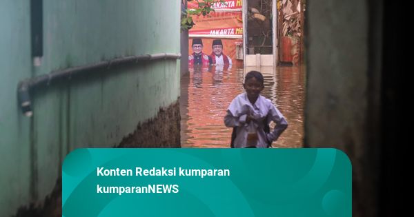 Foto: Banjir Rendam Permukiman di Cilandak Timur
