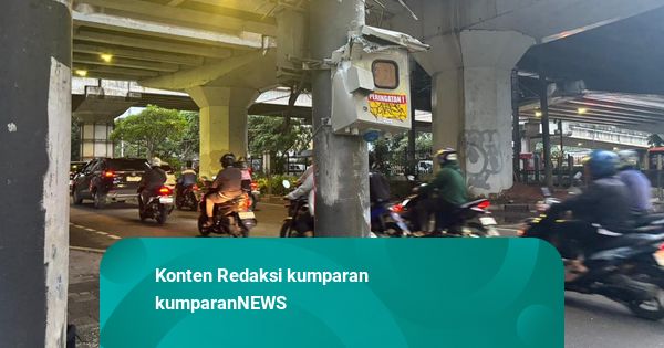 Bus Transjakarta Tabrak Tiang Listrik di Pasar Minggu, Satu Penumpang Luka