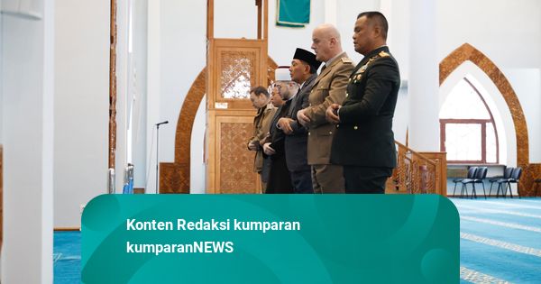 Momen Sjafrie dan Wakil Panglima Kunjungi-Salat di Masjid Soeharto, Bosnia