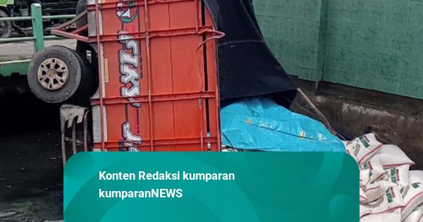 Truk Angkut Beras di Pantura Semarang Terjun ke Sungai, Sopir Meninggal Dunia