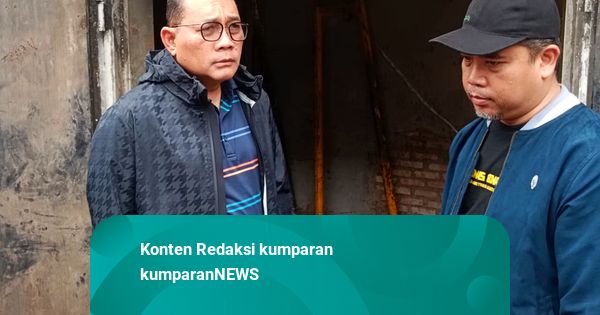 Wali Kota Jakpus Tegur Warga yang Buang Limbah Ikan Sapu-Sapu di Kali Pasar Baru