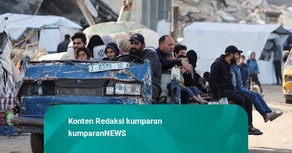 Foto: Saat Mobil Rusak Jadi Alat Transportasi Warga di Kota Gaza