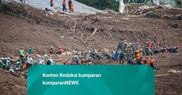 Evakuasi Korban Longsor Cisarua Dihentikan Sementara Akibat Cuaca Buruk