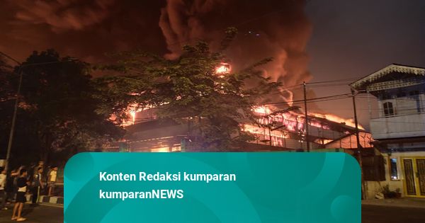 Pabrik di Medan Terbakar, Damkar Masih Berusaha Padamkan Kobaran Api
