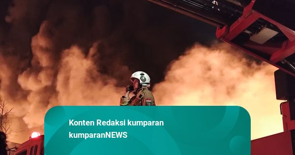 Sudah 6 Jam Kebakaran Pabrik di Medan Belum Padam