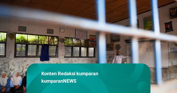 Foto: Sekolah Rusak Diterjang Banjir, Siswa di Aceh Utara Bertahan Belajar